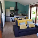 Avec Terrasse Au Calme * Jayat
